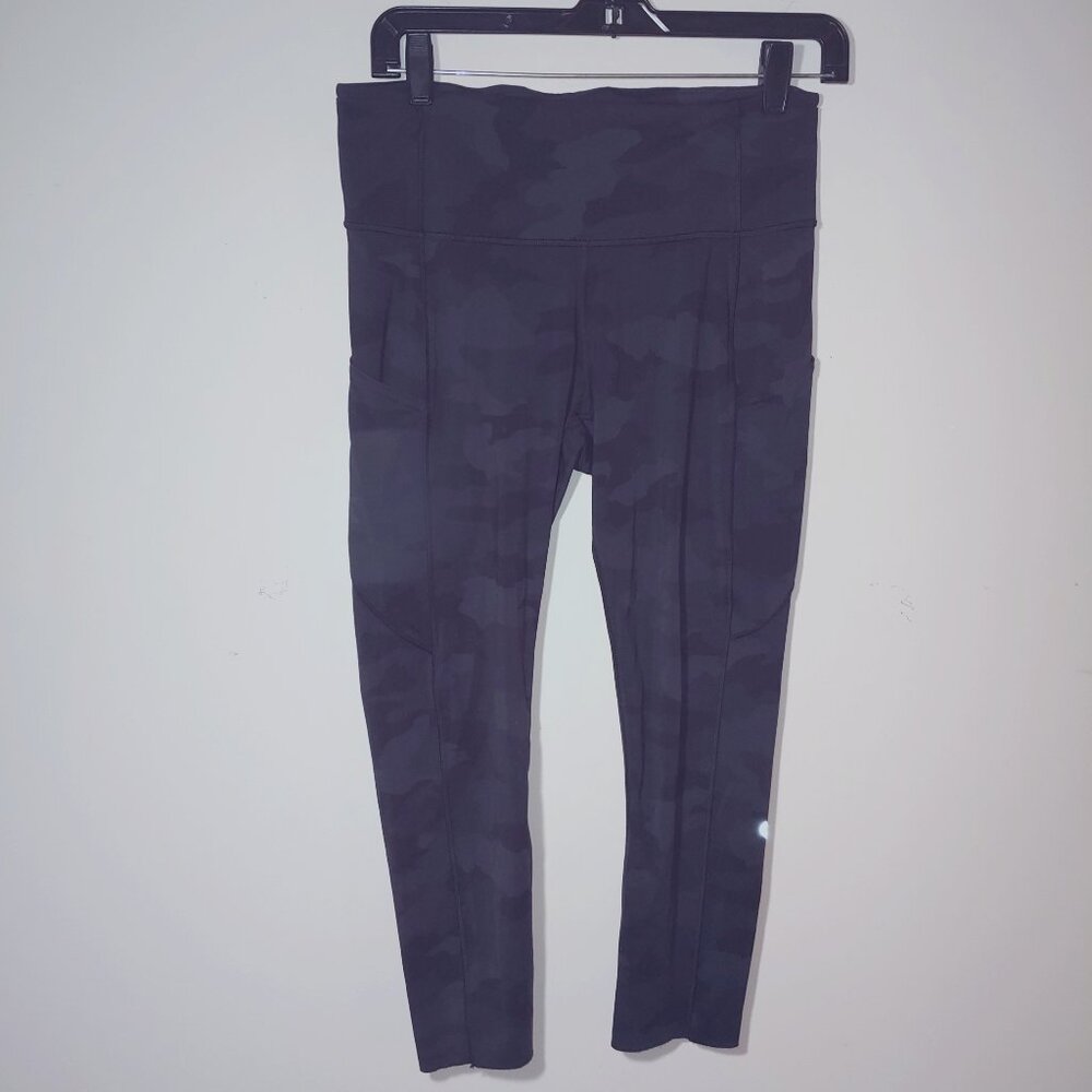 lululemon athletica Cropped Row Hem  Black Grey Camo Leggins Size 8